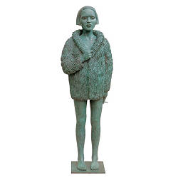 Vrouw met bontjas | bronzen model beeld van Erwin Meijer koopt u nu online! ✓Hoogste kwaliteit & service ✓Veilig betalen ✓Gratis verzending