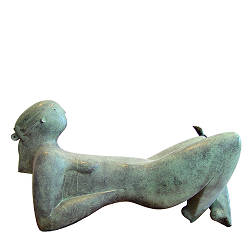 Meisje met kam | bronzen beeld van een liggende vrouw van Jan de Graaf koopt u nu online! ✓Veilig betalen ✓Gratis verzending