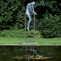 Reflection | model-mensen beeld in brons van Jana Buttner koopt u nu online! ✓Hoogste kwaliteit & service ✓Veilig betalen ✓Gratis verzending