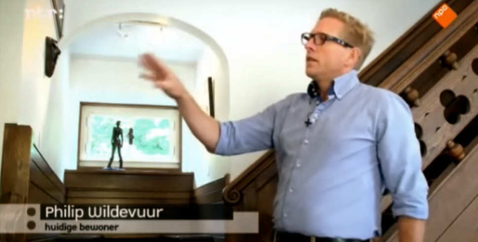 Philip Wildevuur vertelt de historie van het landgoed waar de galerie is gevestigd in de film Markante Monumenten van de NTR